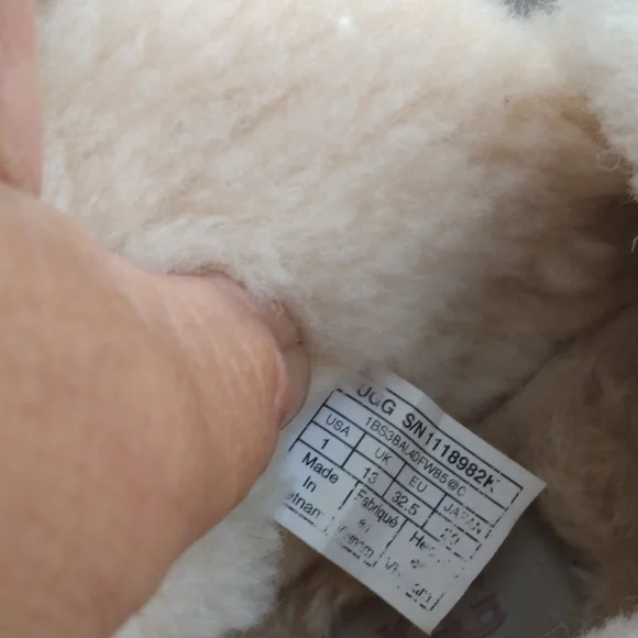 UGG Slippers - Picture 8 of 13